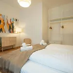 Chic 94M2 Apartment With A King-Size Bed